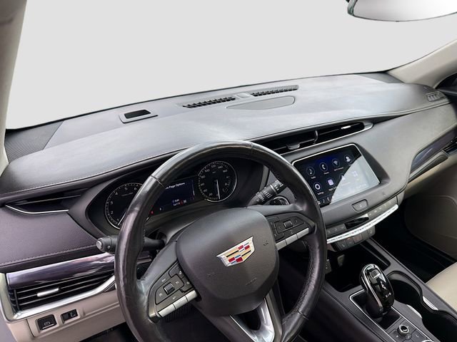 Used 2020 Cadillac XT4 Luxury w/ Cold Weather Package image 9
