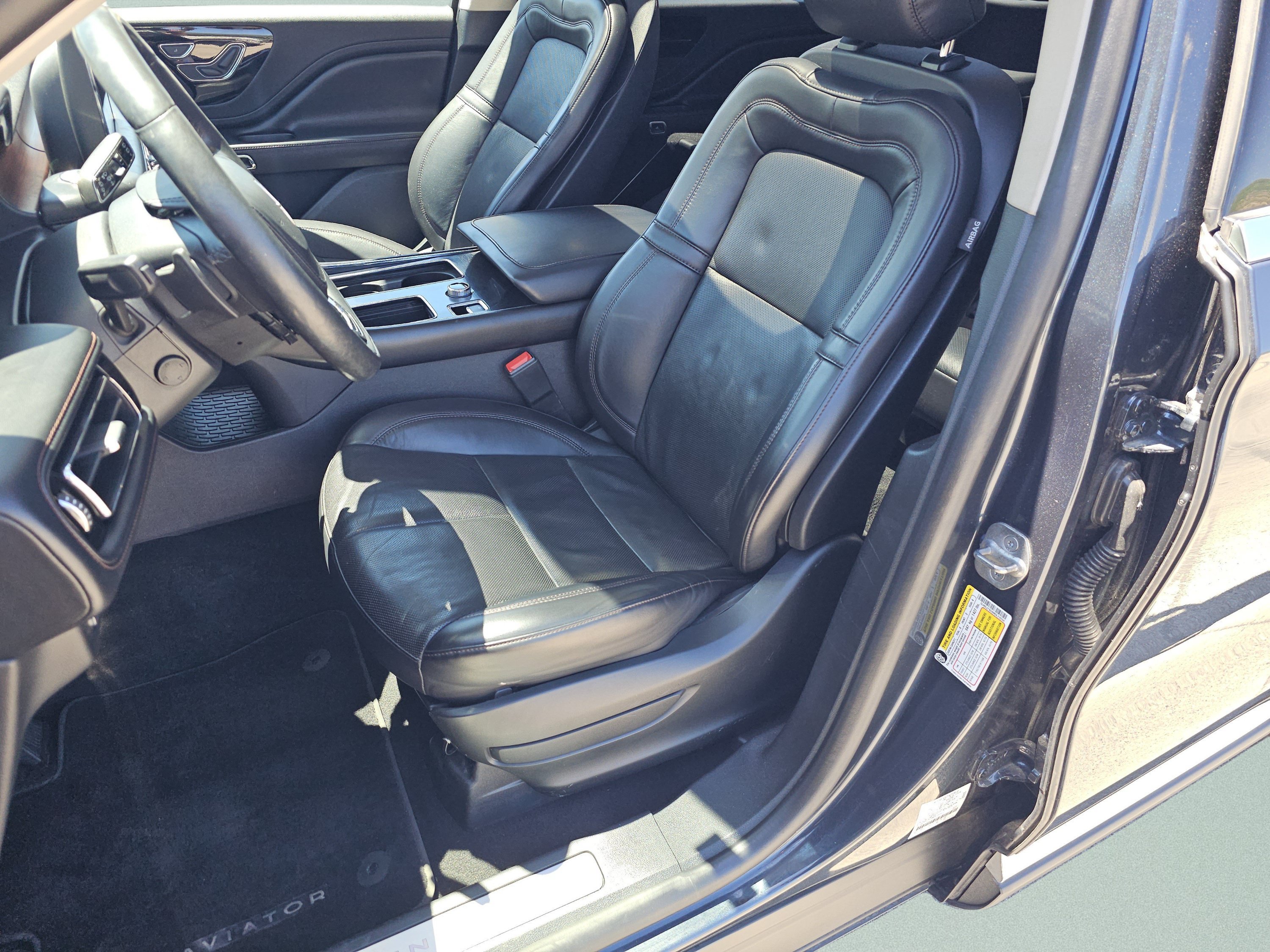 Used 2021 Lincoln Aviator Reserve w/ Equipment Group 201A AWD/4WD image 6