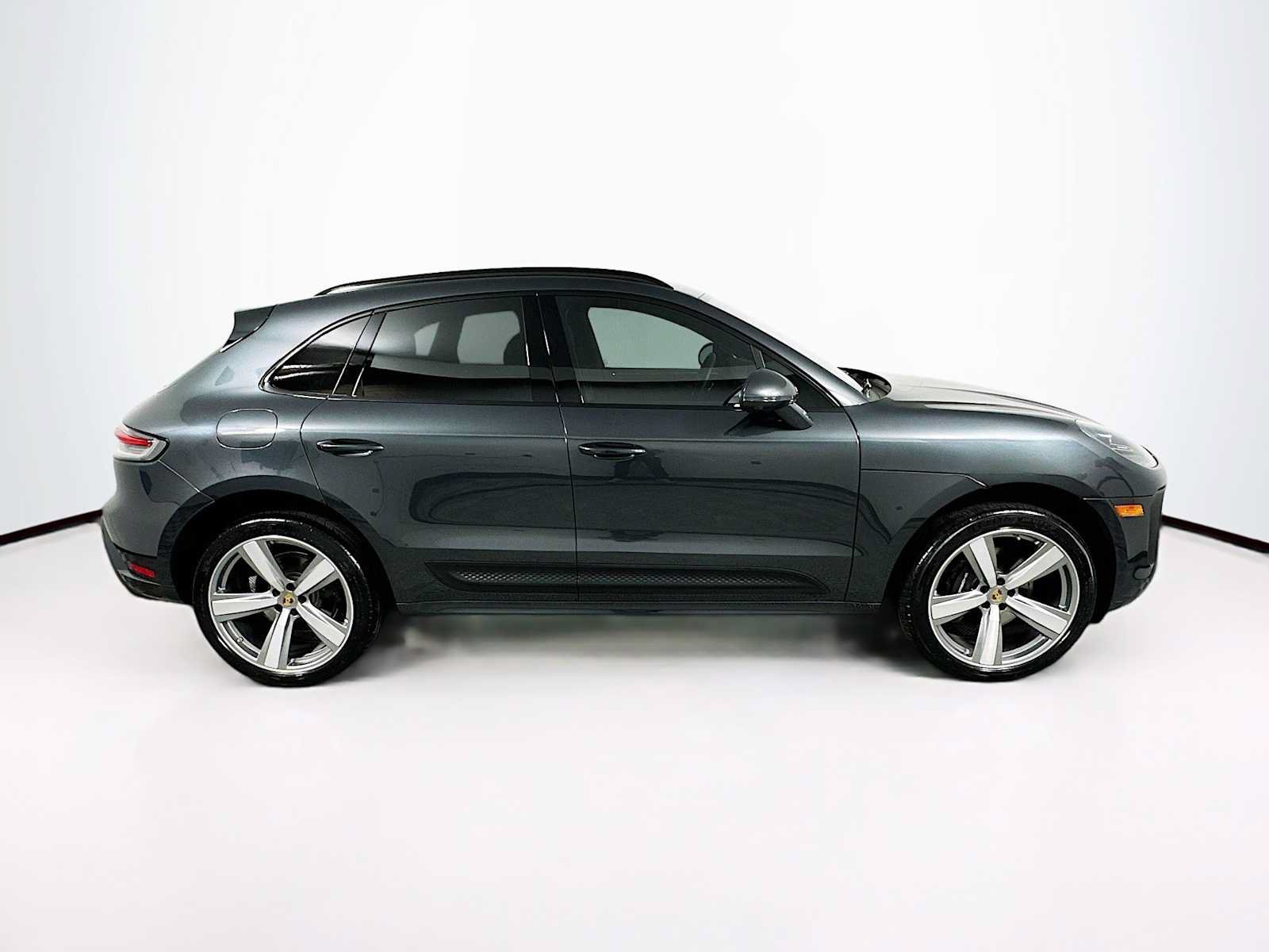 Certified 2026 Porsche Macan AWD/4WD image 8