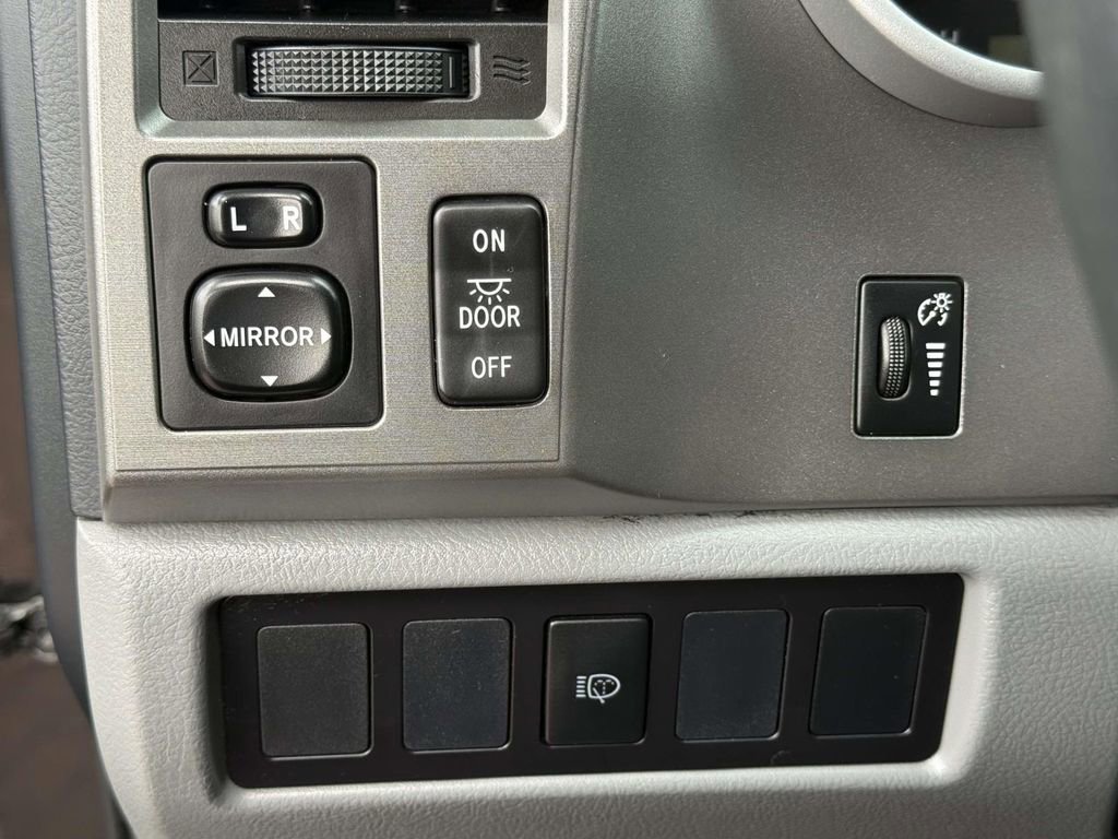 Used 2015 Toyota Sequoia SR5 AWD/4WD image 26