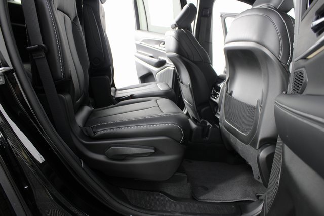 New 2025 Jeep Grand Cherokee L Limited w/ Black Appearance Package image 23