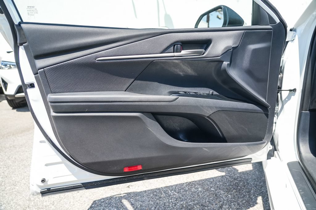 Used 2026 Toyota Camry SE w/ Multimedia Upgrade Package FWD image 21