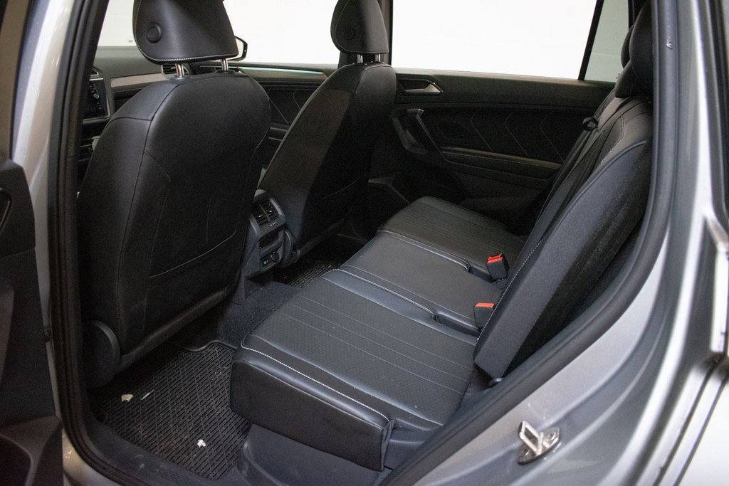 Used 2022 Volkswagen Tiguan SE R-Line image 22