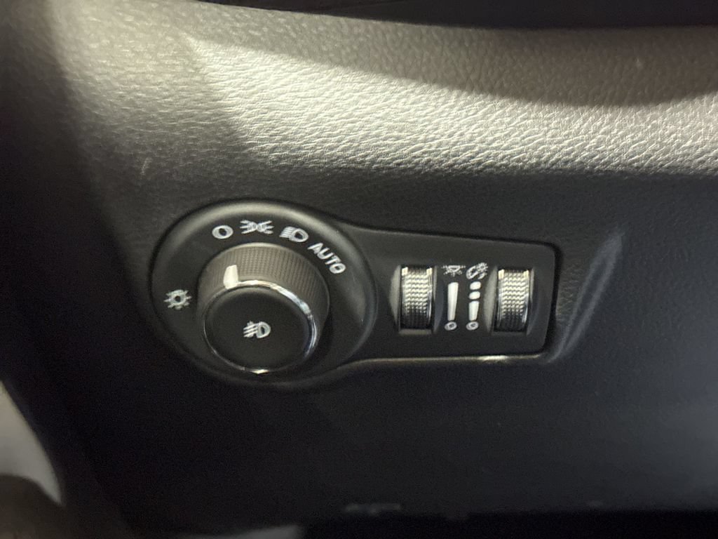 Used 2024 Jeep Compass Limited w/ Sun and Sound Group AWD/4WD image 18