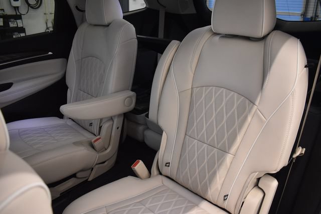 Used 2024 Buick Enclave Avenir w/ Avenir Technology Package AWD/4WD image 7