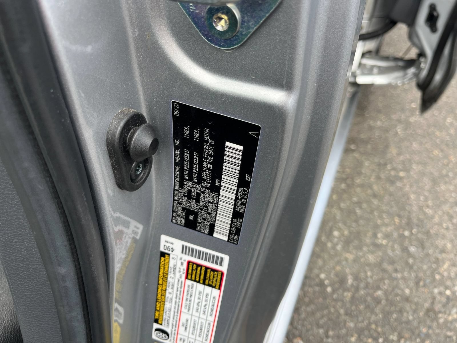 Used 2023 Toyota Sienna XLE FWD image 32