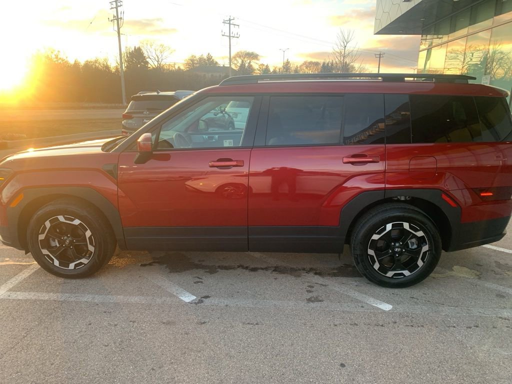 Used 2025 Hyundai Santa Fe SEL image 2