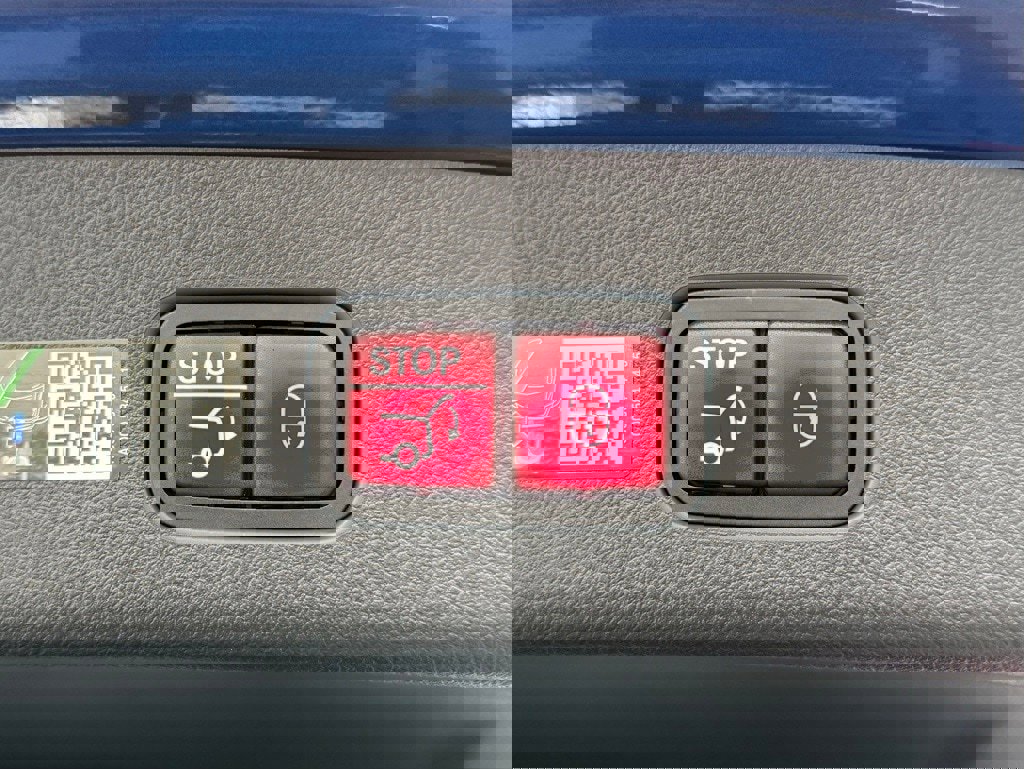 Used 2025 Mercedes-Benz GLC 350e 4MATIC image 35