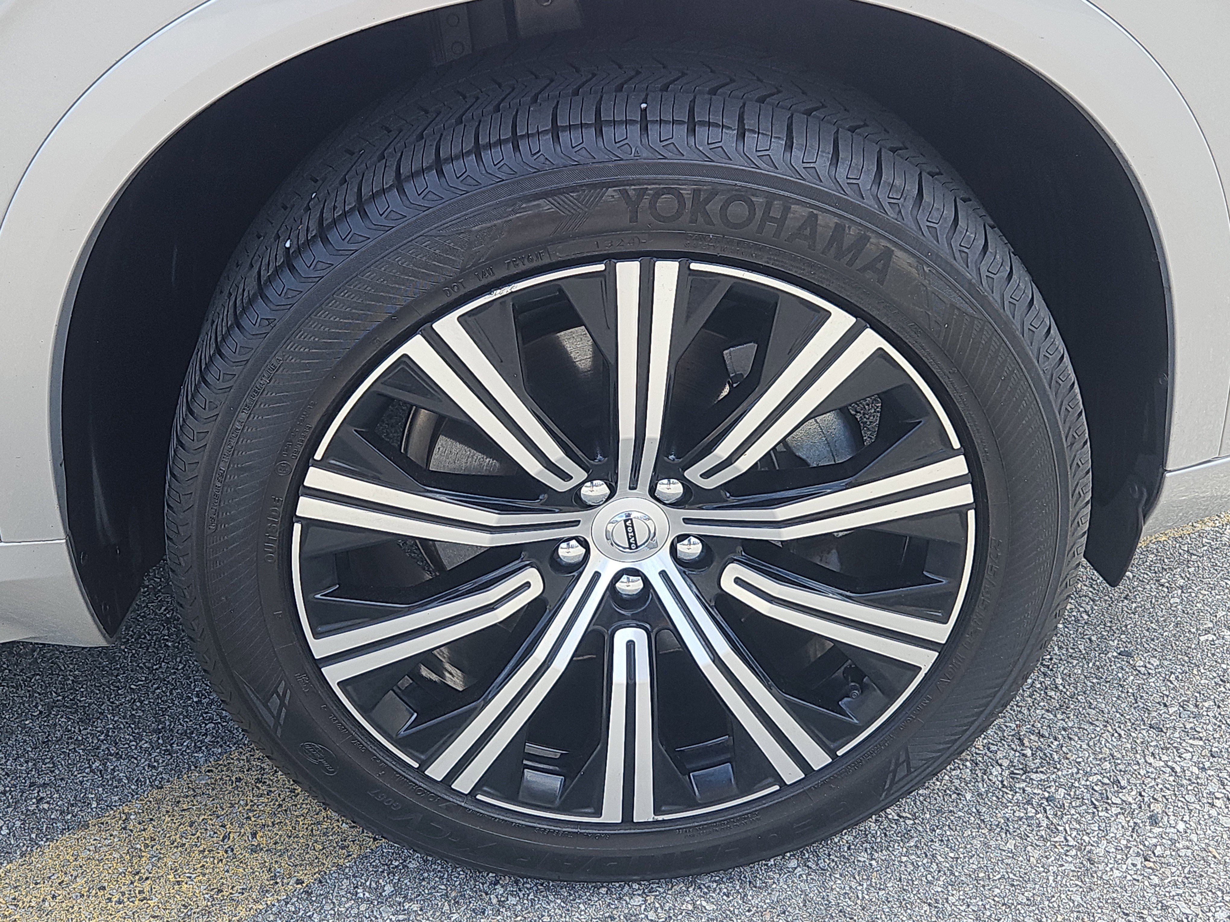 Used 2024 Volvo XC90 B5 Core image 30