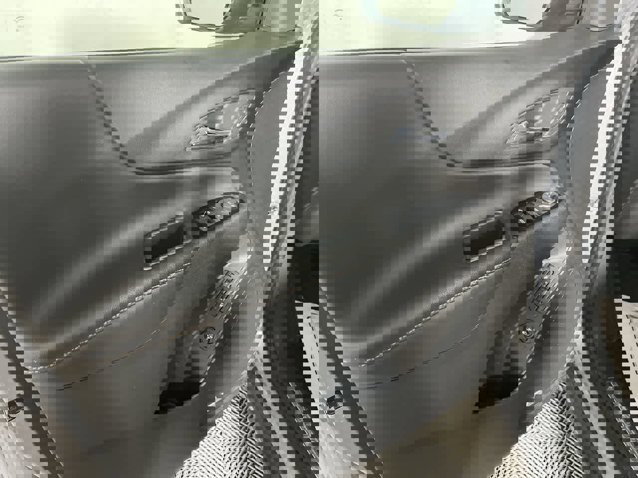 Used 2023 Chevrolet Equinox Premier image 13