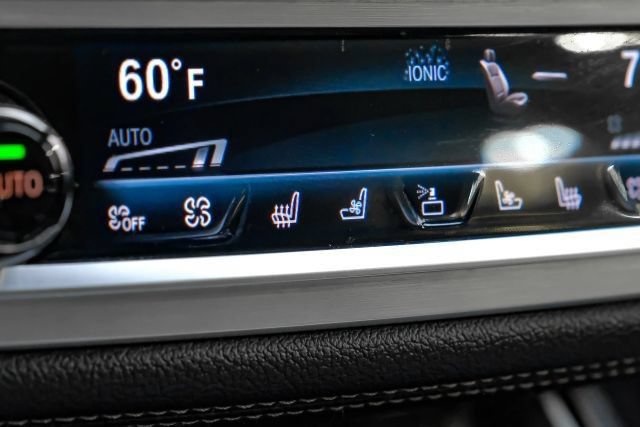 Used 2020 BMW 750i xDrive w/ Executive Package AWD/4WD image 38