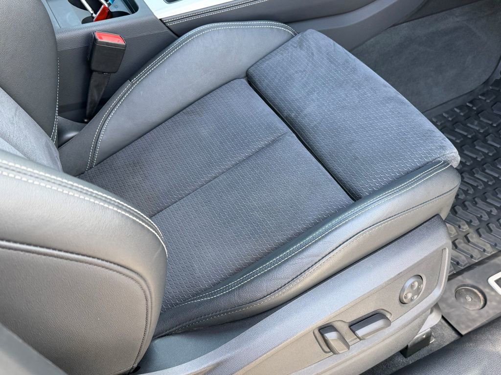 Used 2023 Audi Q5 e Premium Plus w/ Premium Plus Package image 15