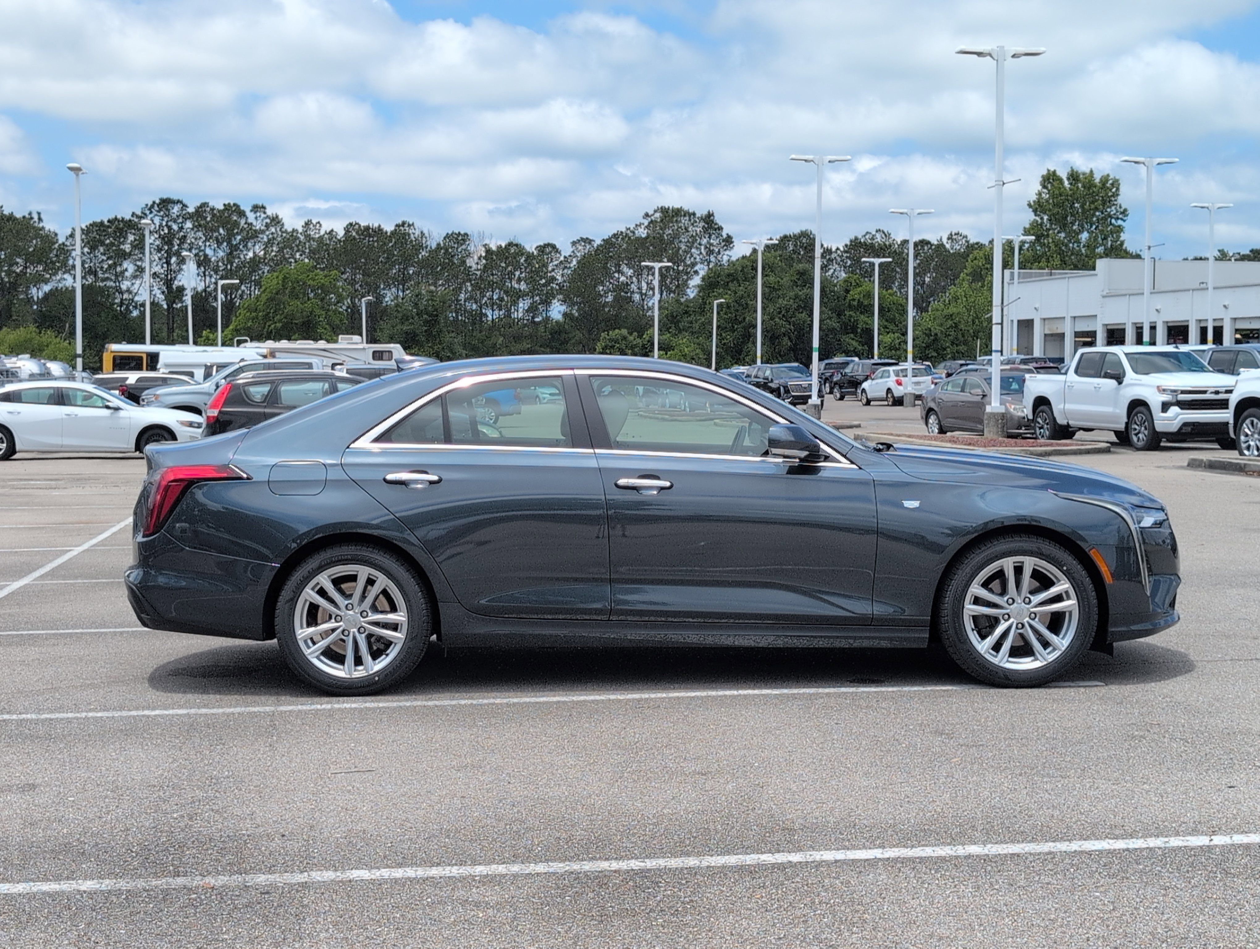 Used 2020 Cadillac XT4 Premium Luxury FWD image 7