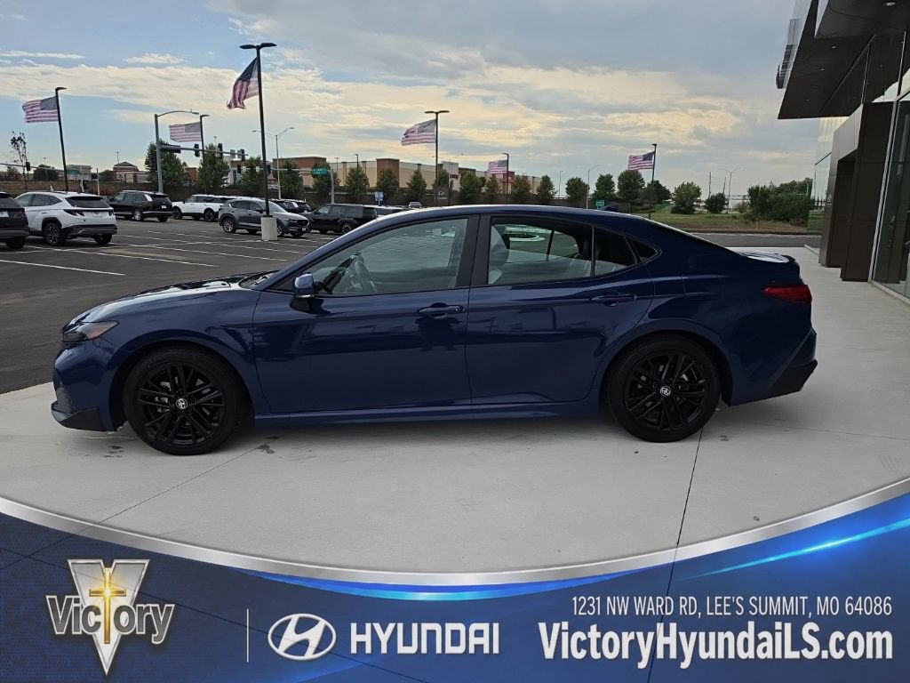 Used 2025 Toyota Camry SE FWD image 2