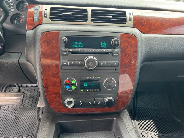 Used 2009 Chevrolet Suburban LT RWD image 17