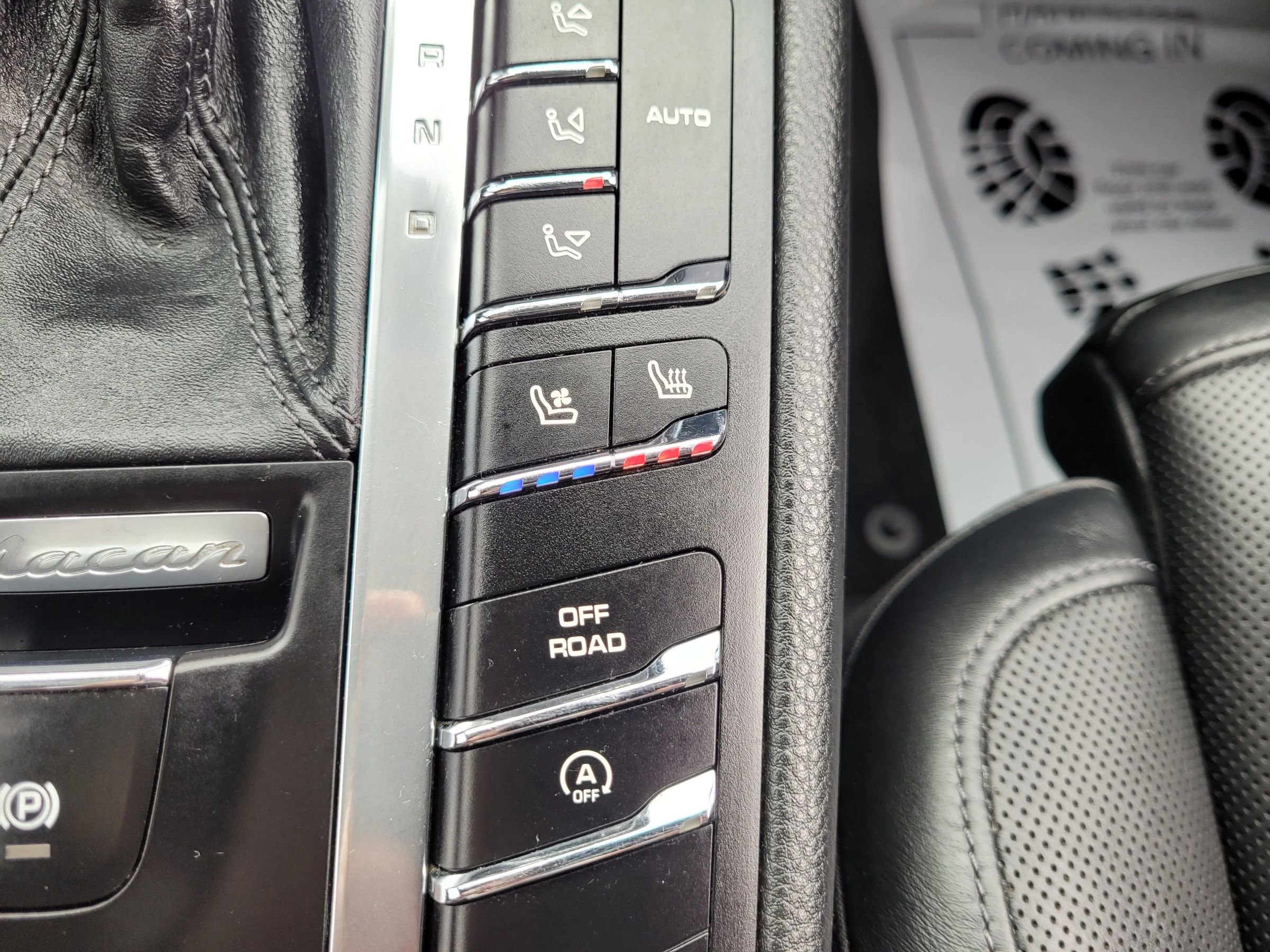 Used 2015 Porsche Macan S image 35