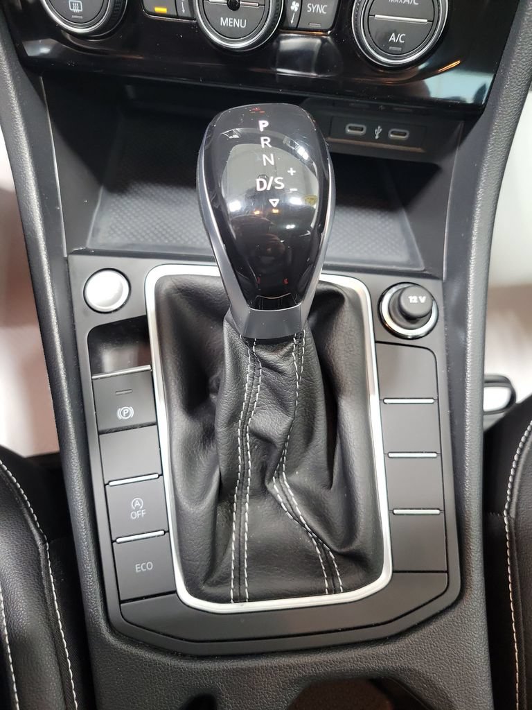 Used 2023 Volkswagen Jetta SE w/ Panoramic Sunroof Package FWD image 40