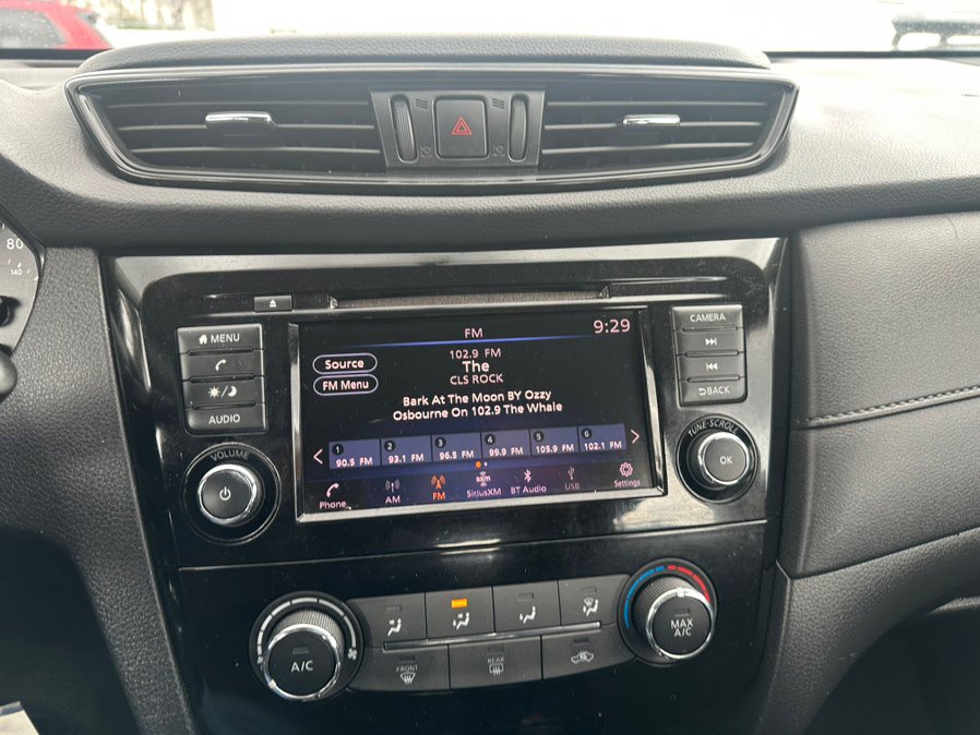 Used 2018 Nissan Rogue S image 19