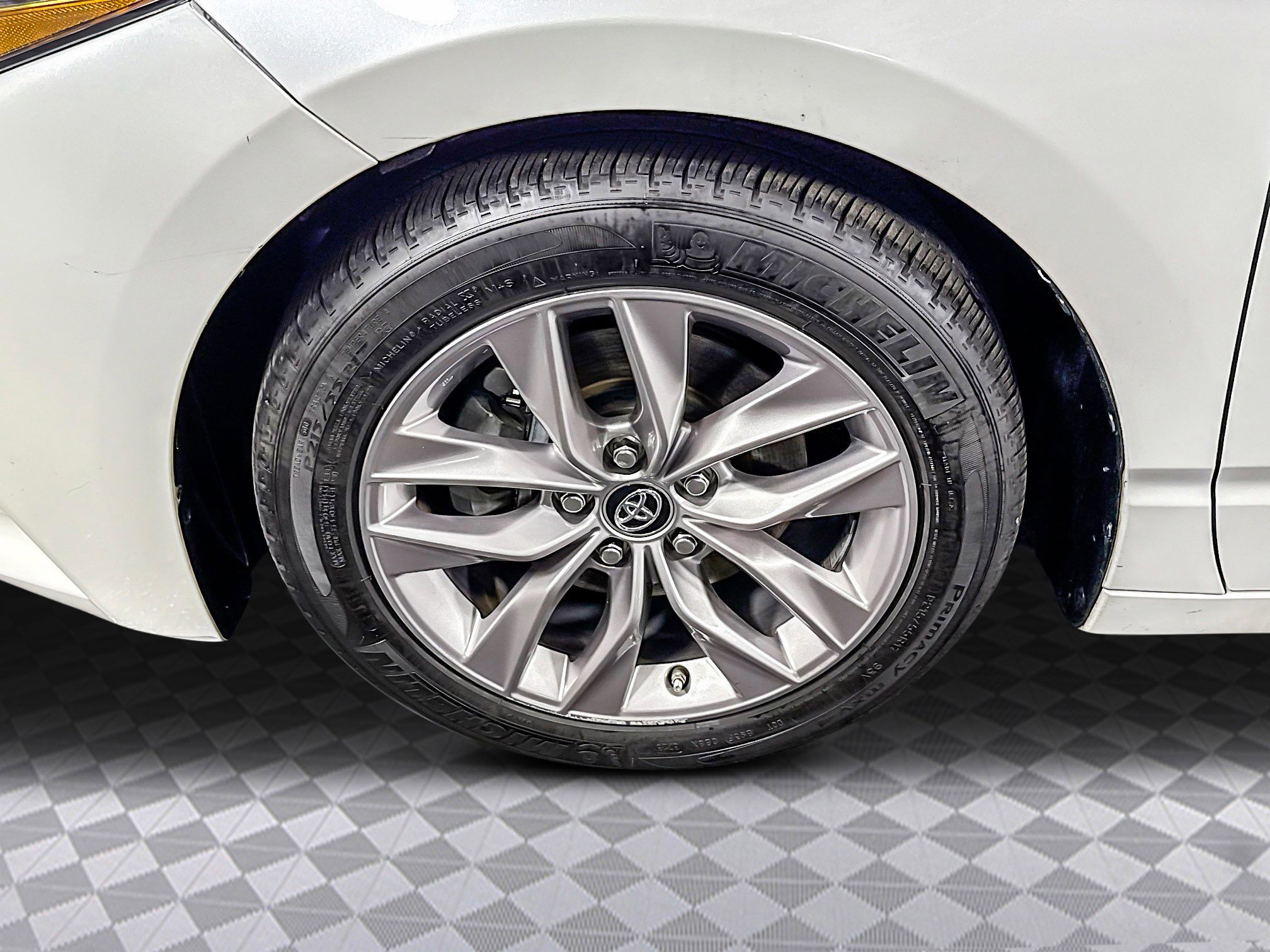 Used 2019 Toyota Avalon XLE w/ Moonroof Package image 38