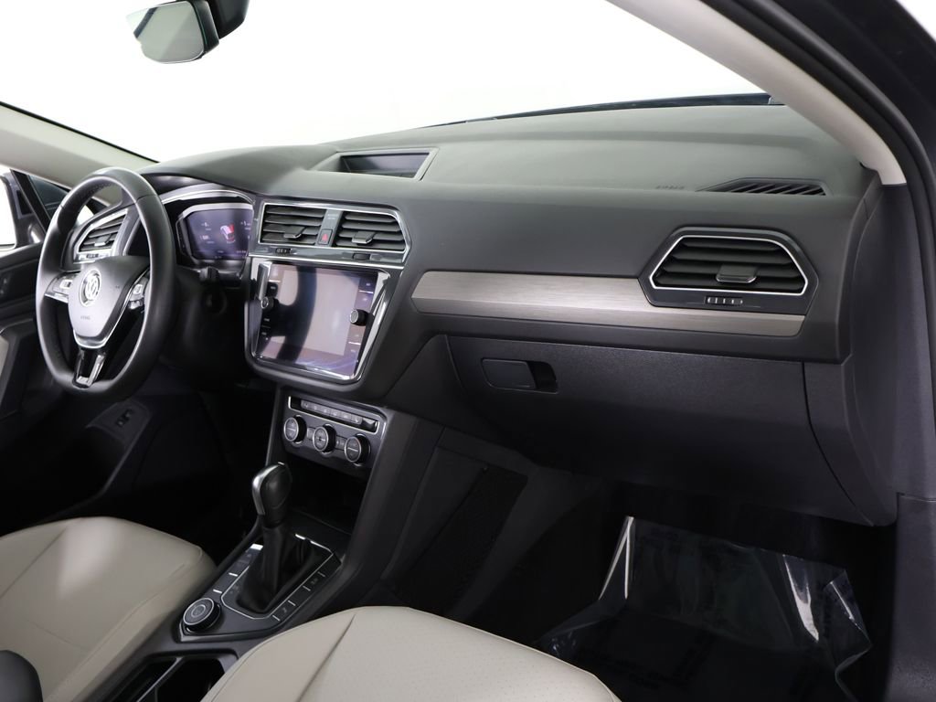 Used 2020 Volkswagen Tiguan SEL AWD/4WD image 30