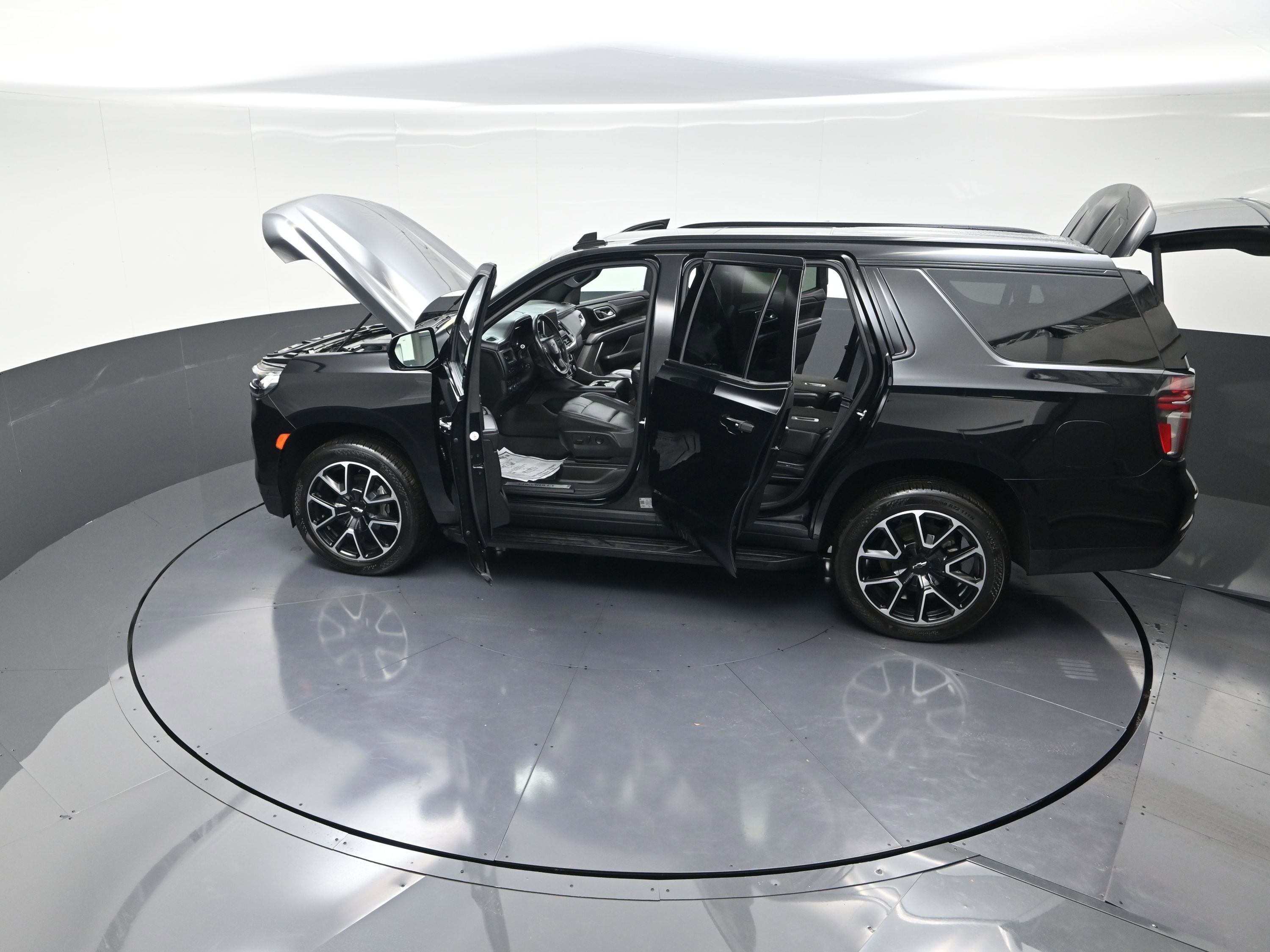 Used 2024 Chevrolet Tahoe RST w/ Luxury Package image 15