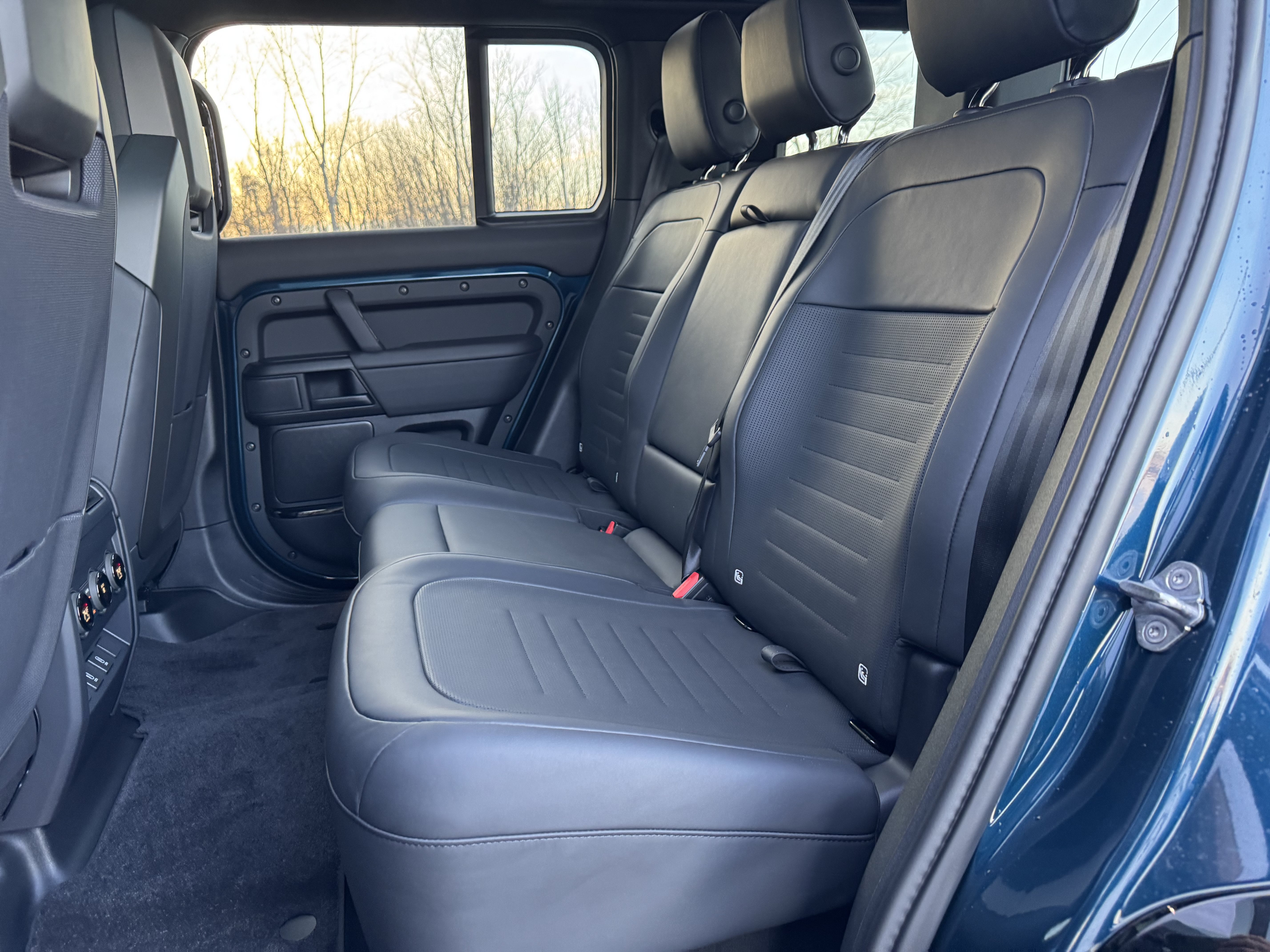 New 2026 Land Rover Defender 110 OCTA AWD/4WD image 31