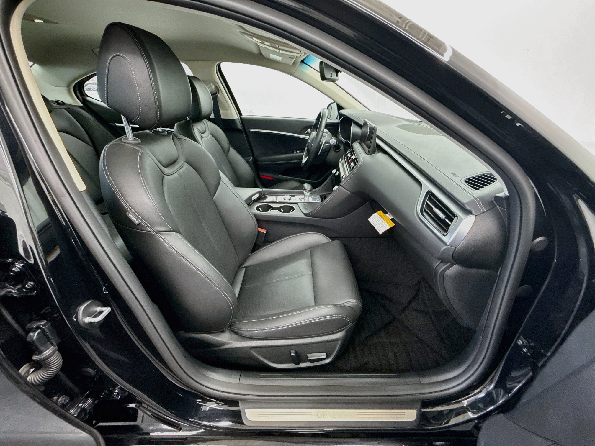 Used 2026 Genesis G70 2.5T RWD image 32