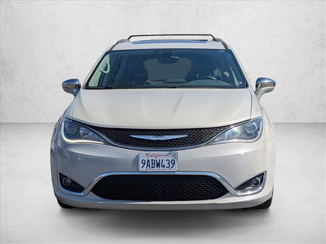 Used 2017 Chrysler Pacifica Limited image 3