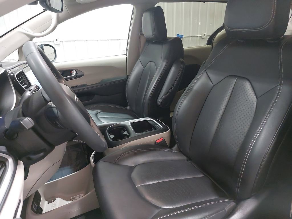Used 2024 Chrysler Pacifica Touring-L image 22