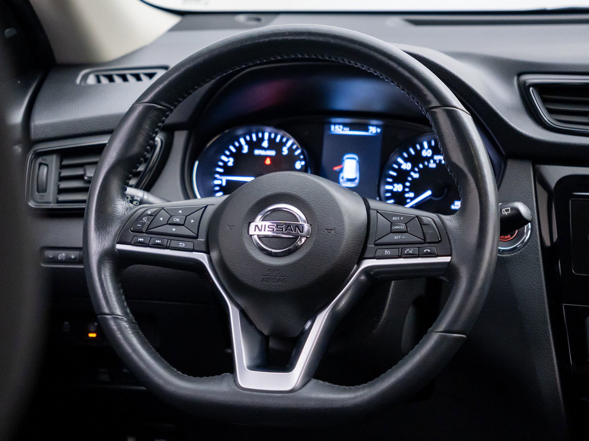 Used 2017 Nissan Rogue SV AWD/4WD image 12
