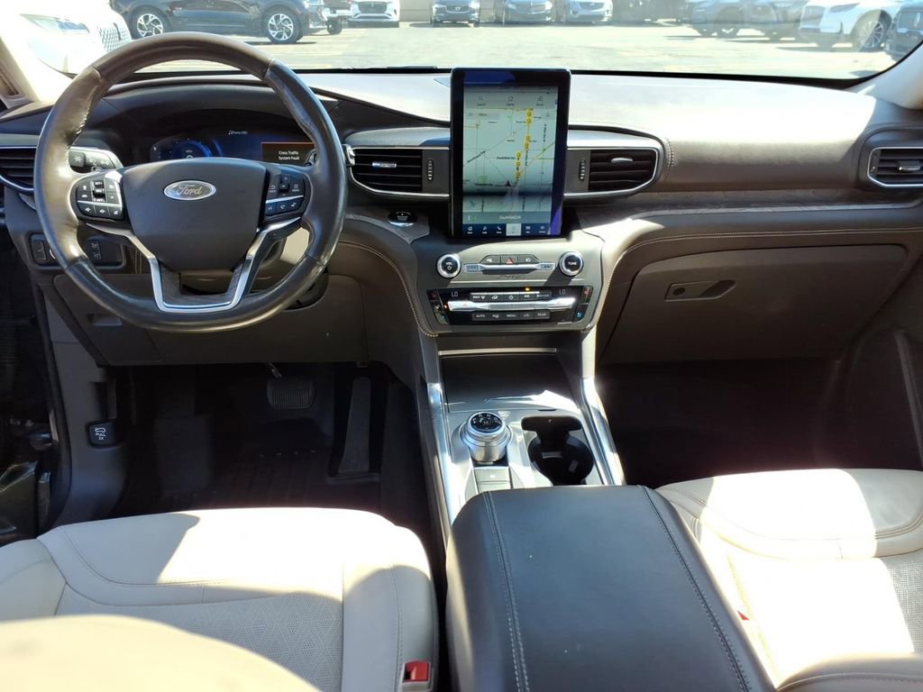 Used 2020 Ford Explorer Platinum w/ Premium Technology Package image 13