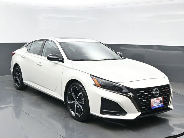 Used 2025 Nissan Altima 2.5 SR w/ SR Premium Package FWD image 8