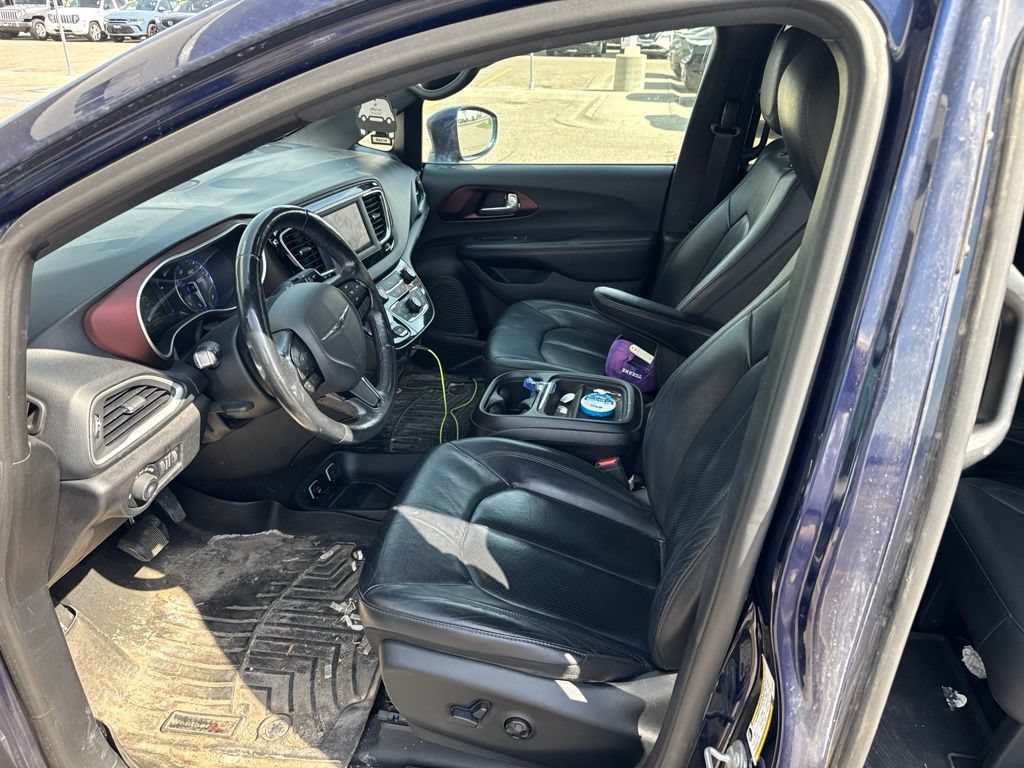Used 2020 Chrysler Pacifica Touring-L FWD image 10