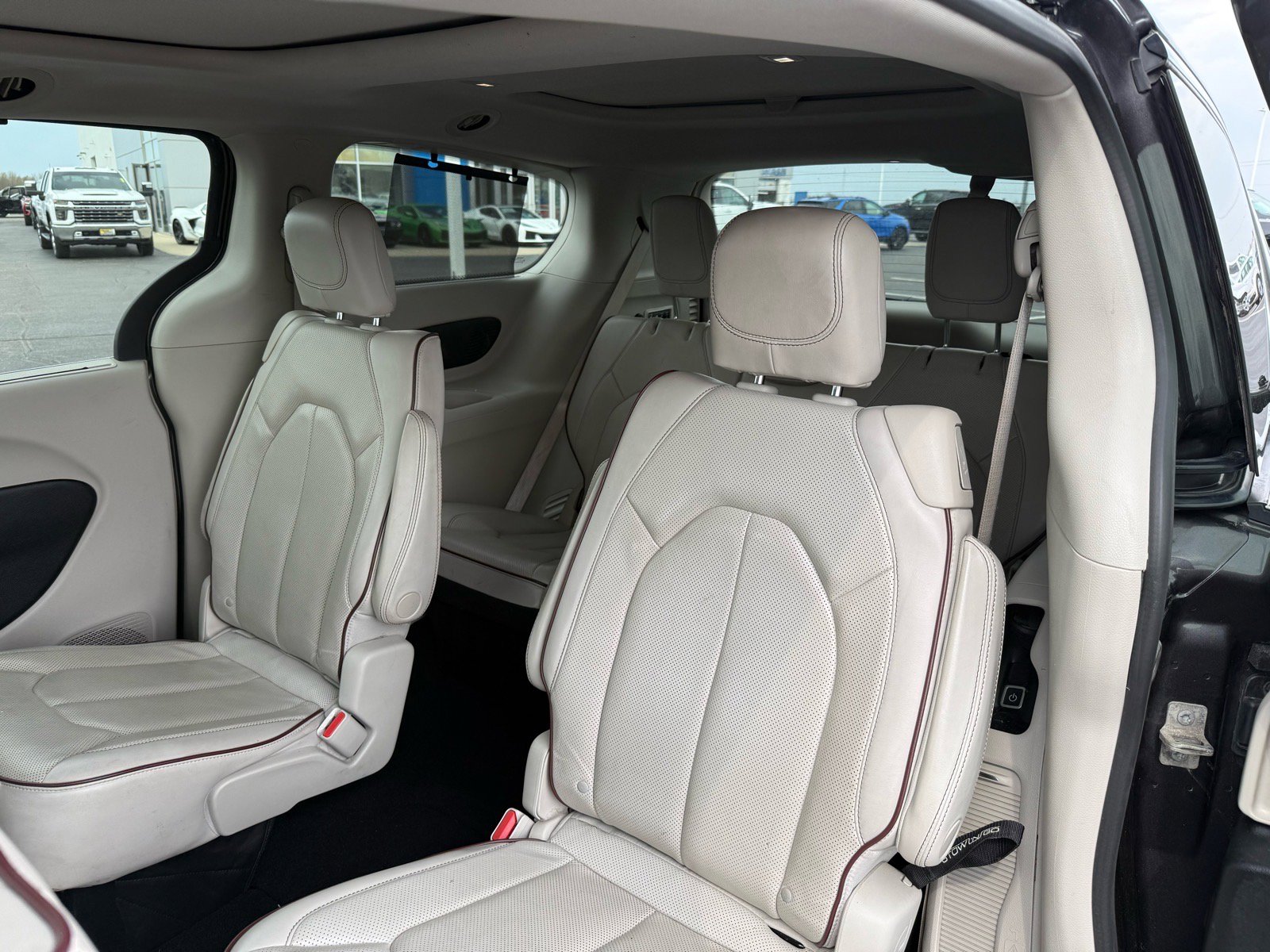 Used 2020 Chrysler Pacifica Limited w/ Advanced Safetytec Group FWD image 14