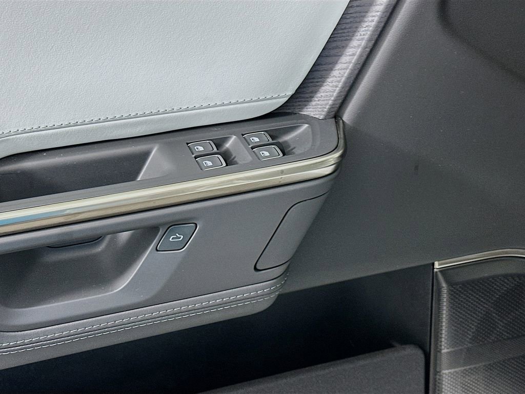 Used 2025 Rivian R1T Adventure image 18