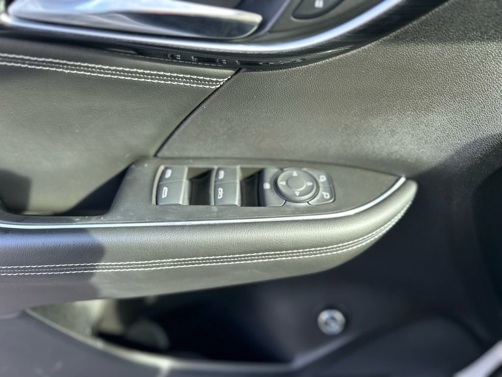 Used 2023 Buick Envision Preferred image 31