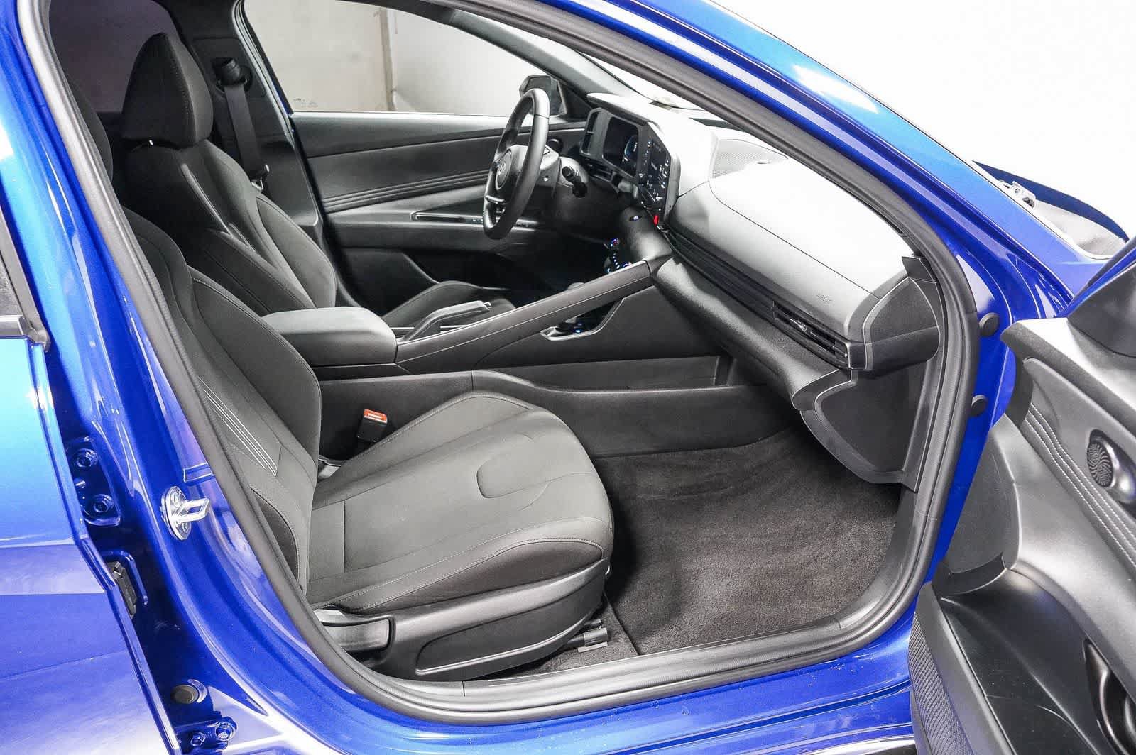 Used 2025 Hyundai Elantra Sport FWD image 16