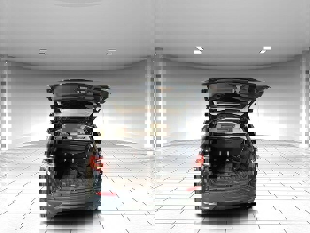 Used 2021 Land Rover Discovery Sport S image 3