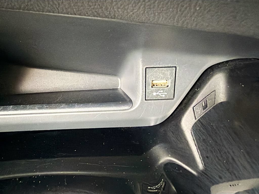 Used 2021 Toyota C-HR XLE FWD image 28