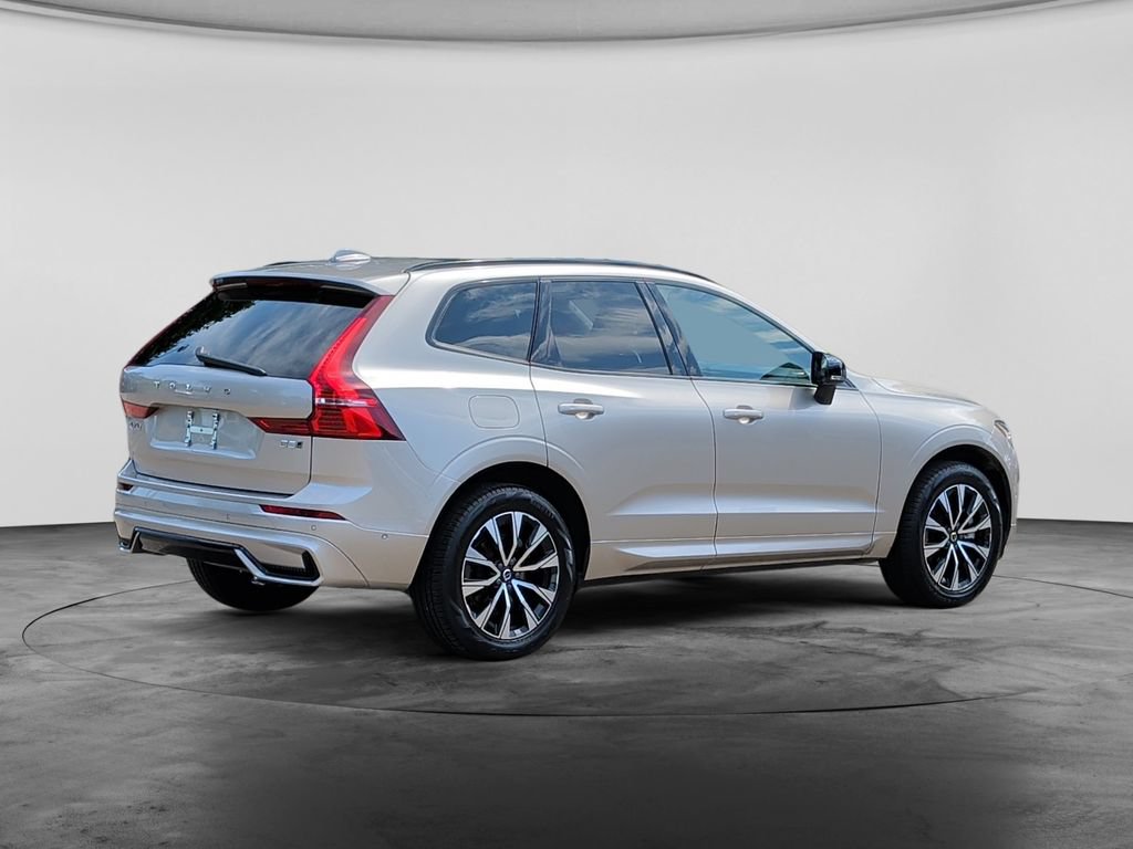 Used 2025 Volvo XC60 B5 Plus AWD/4WD image 7