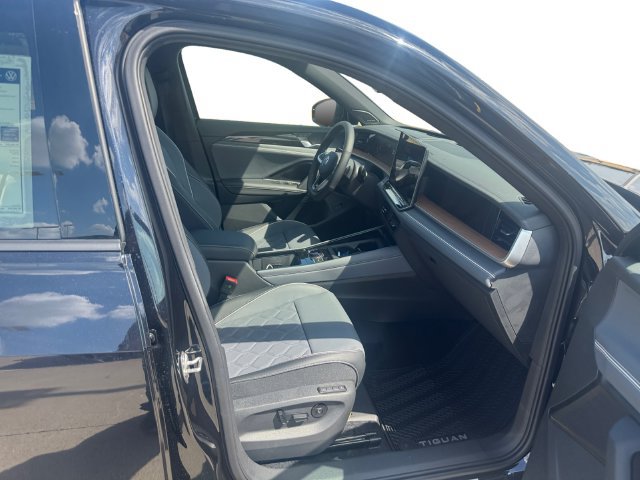 New 2026 Volkswagen Tiguan SEL R-Line AWD/4WD image 14