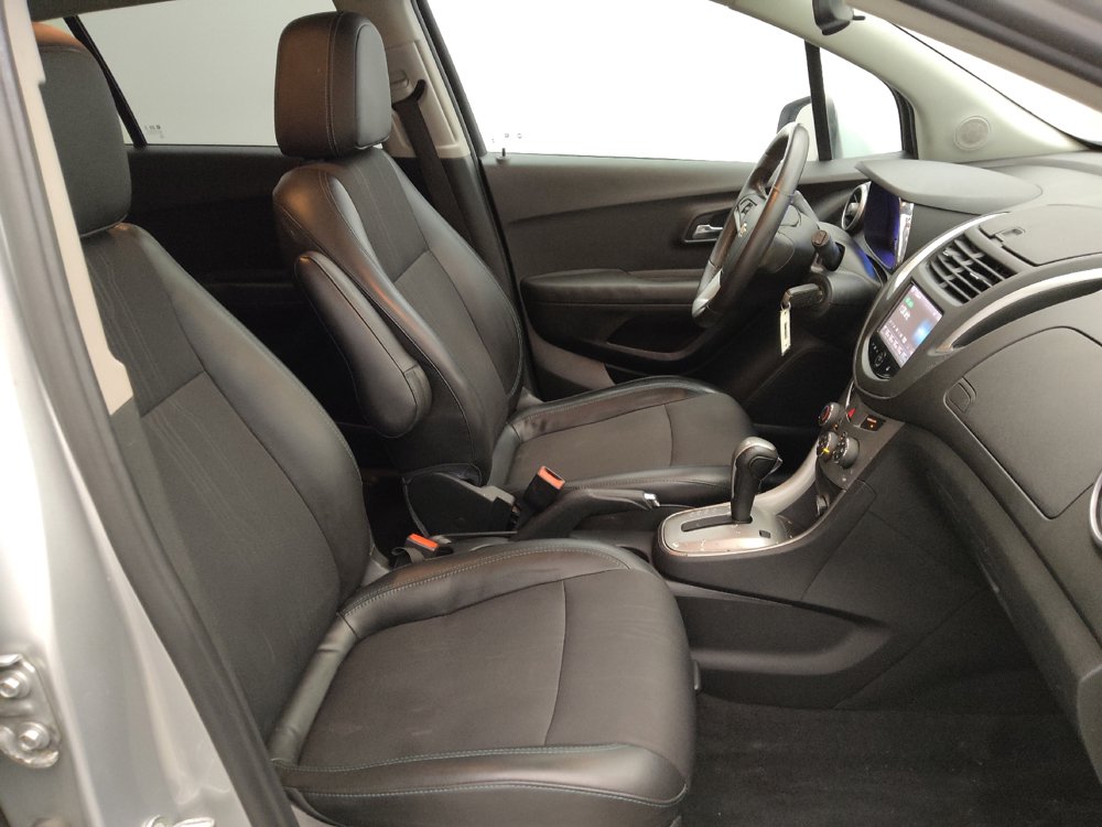 Used 2016 Chevrolet Trax LT w/ LT Convenience Package FWD image 21