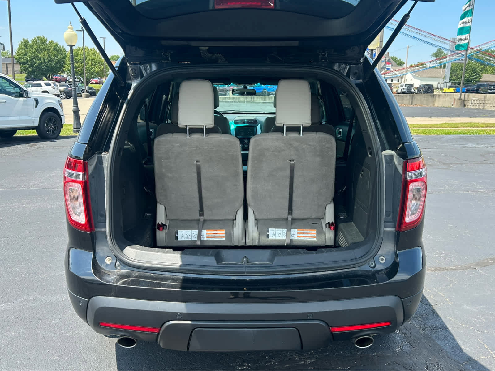 Used 2015 Ford Explorer XLT w/ Equipment Group 202A AWD/4WD image 6