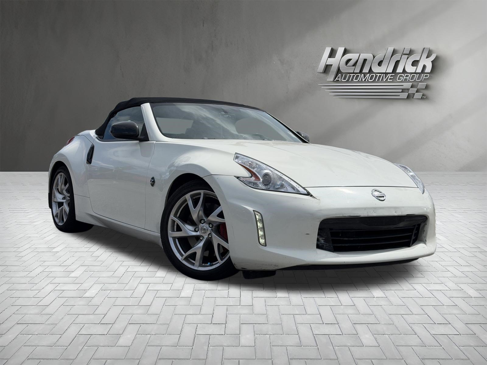 Used 2014 Nissan 370Z Touring w/ Sport Package RWD image 2