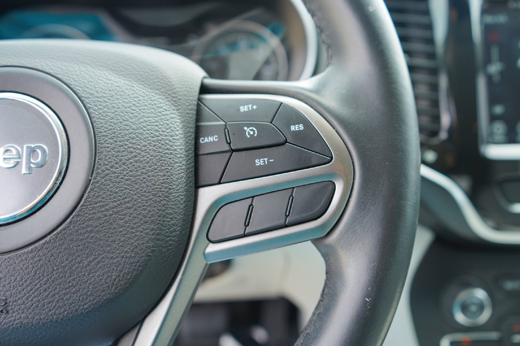 Used 2019 Jeep Cherokee Limited image 11