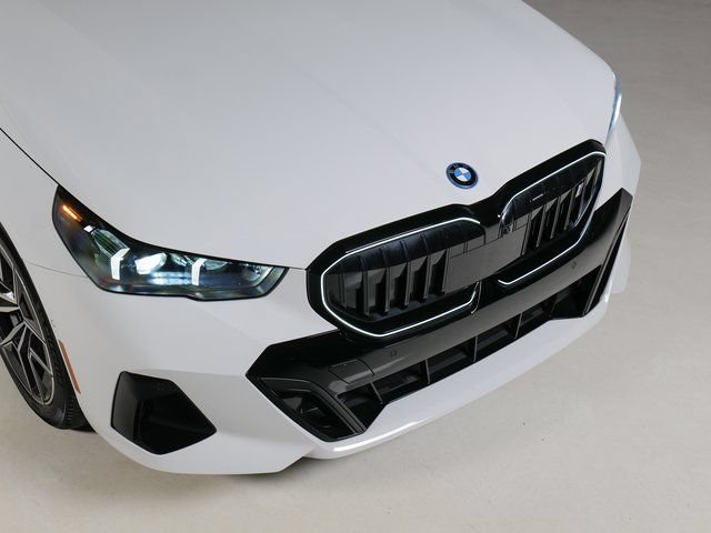 Used 2024 BMW i5 eDrive40i w/ M Sport Package RWD image 30