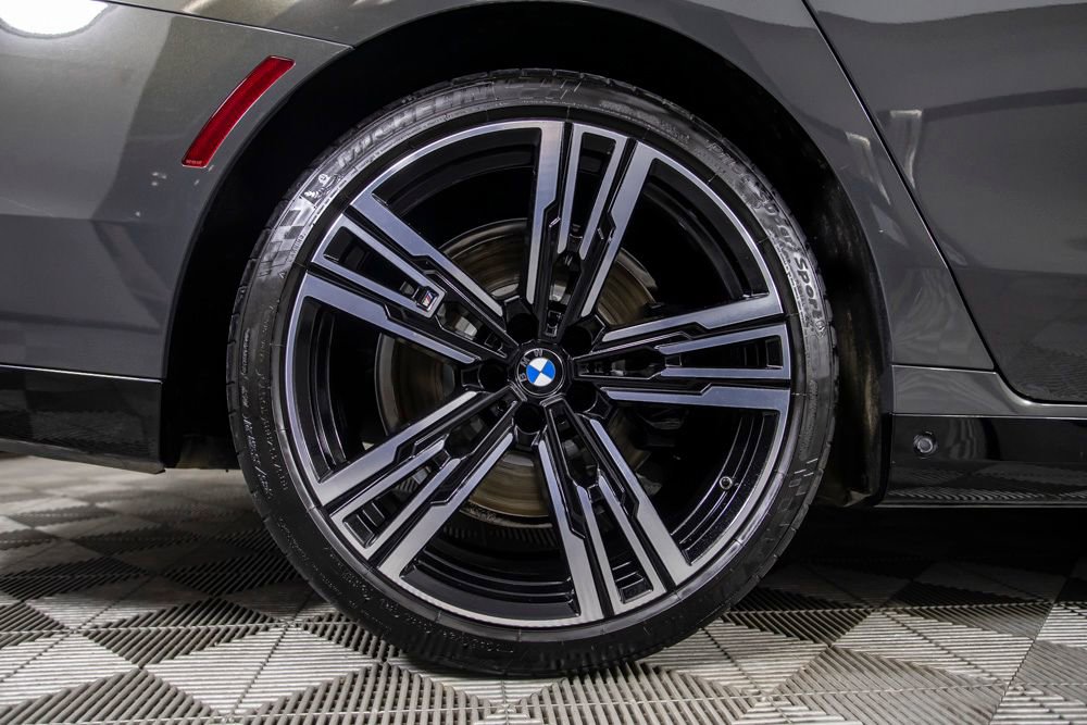 Used 2023 BMW 740i w/ Executive Package RWD image 40