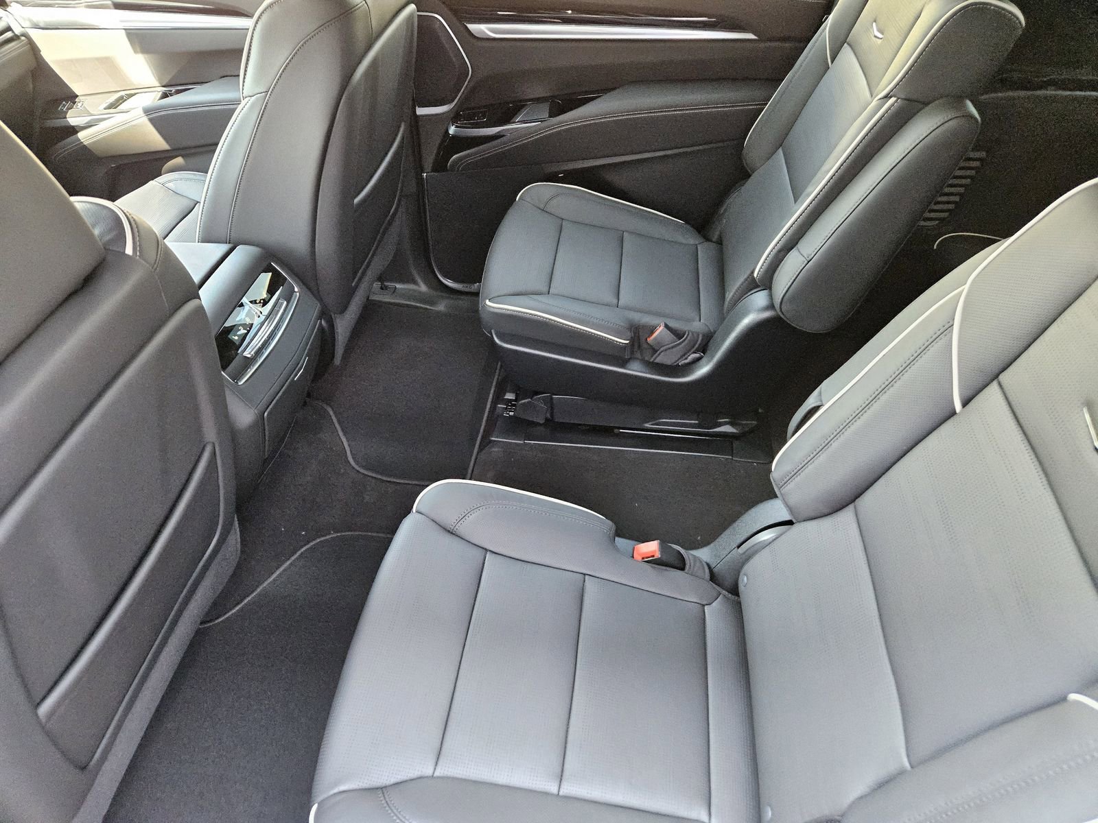 New 2026 Cadillac Escalade ESV Sport image 27