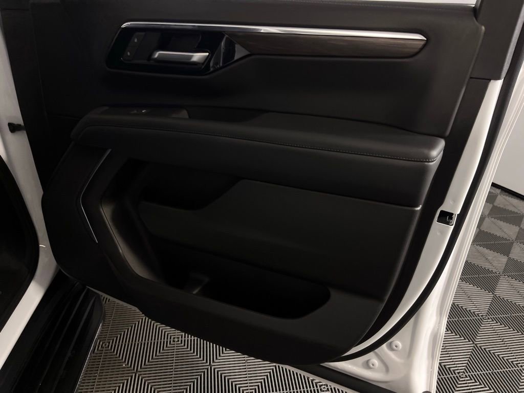 Used 2025 Chevrolet Tahoe LT image 28