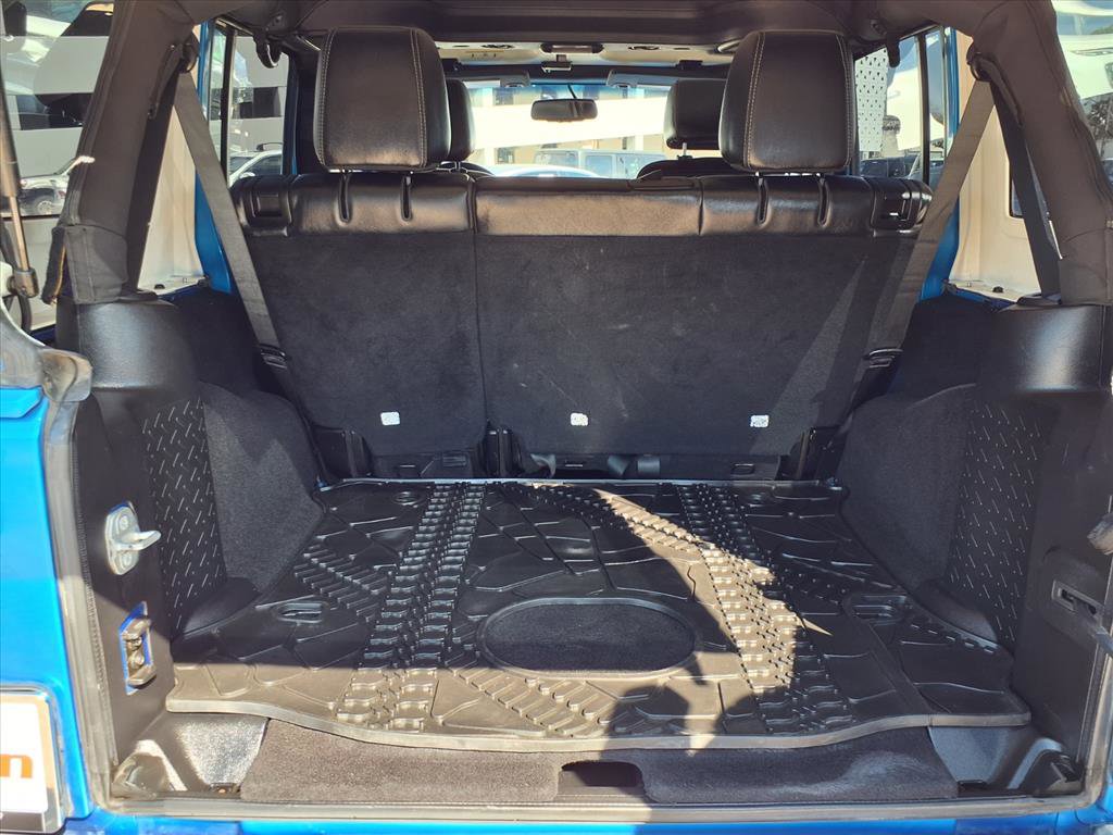 Used 2015 Jeep Wrangler Unlimited Sahara w/ Connectivity Group image 18